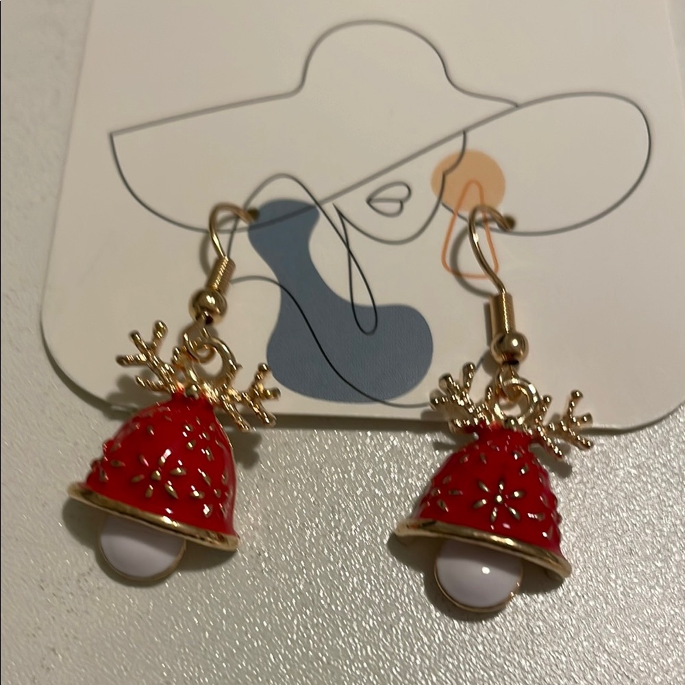 Holiday earrings 🌞